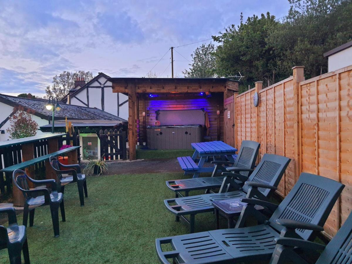 Welsh Row House Apartment Llandegla Екстериор снимка