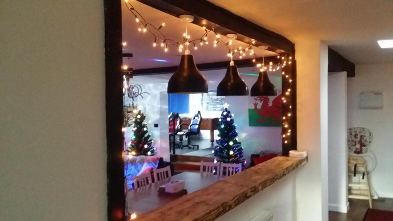 Welsh Row House Apartment Llandegla Екстериор снимка