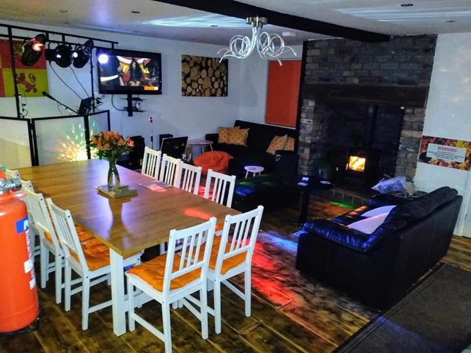 Welsh Row House Apartment Llandegla Екстериор снимка