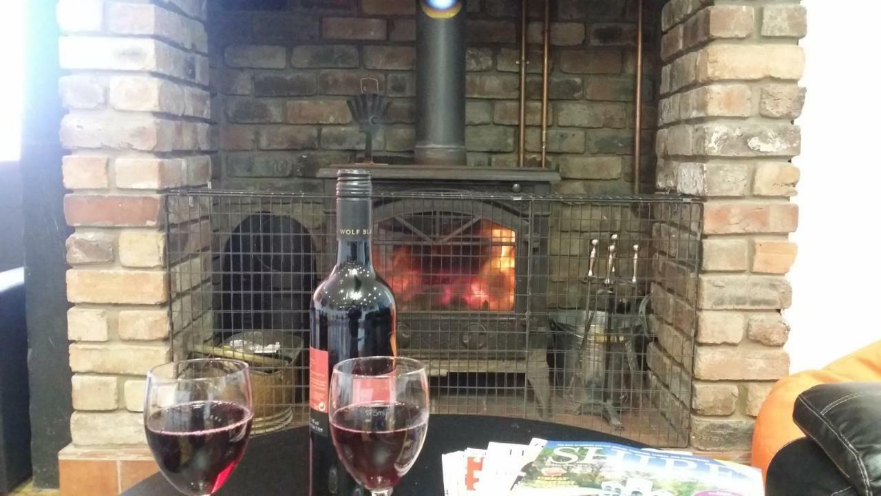 Welsh Row House Apartment Llandegla Екстериор снимка