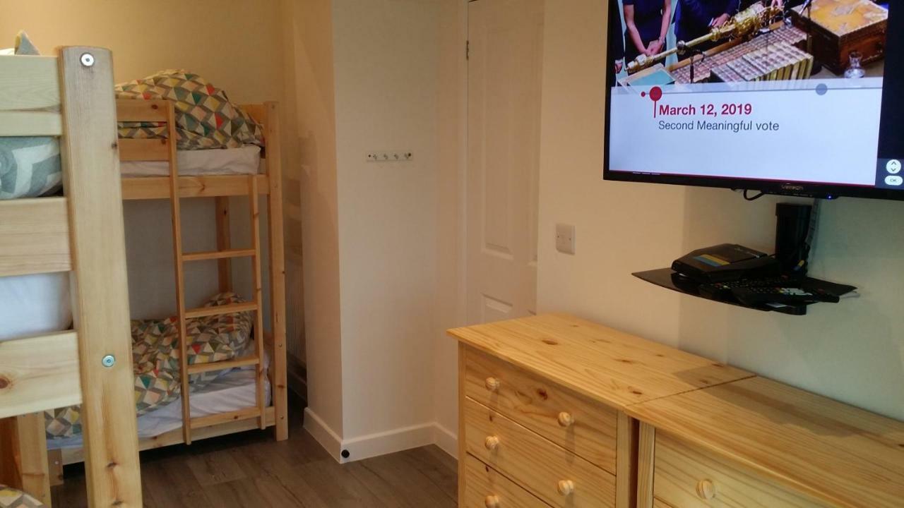 Welsh Row House Apartment Llandegla Екстериор снимка