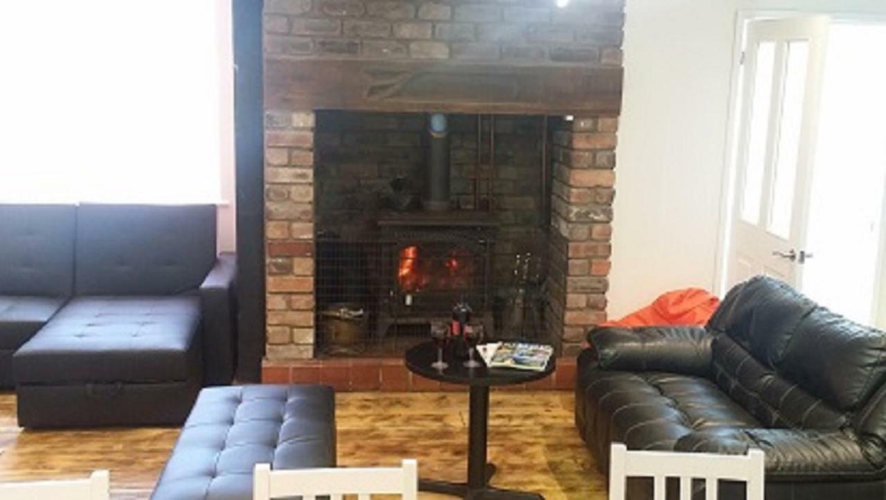 Welsh Row House Apartment Llandegla Екстериор снимка
