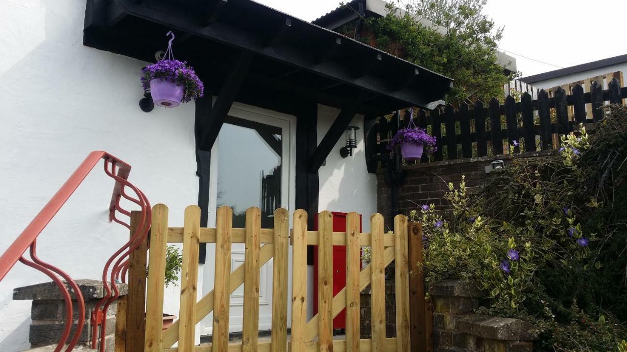 Welsh Row House Apartment Llandegla Екстериор снимка