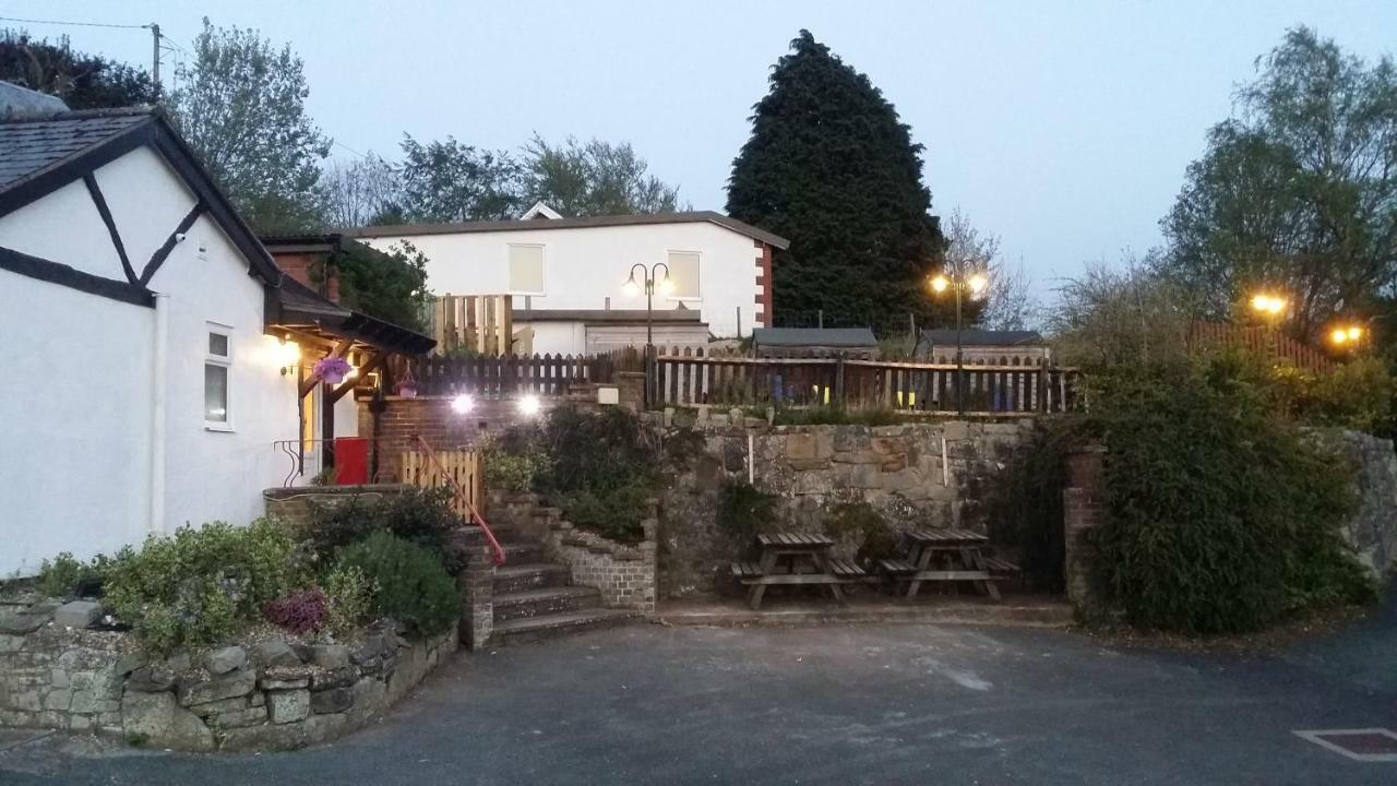 Welsh Row House Apartment Llandegla Екстериор снимка