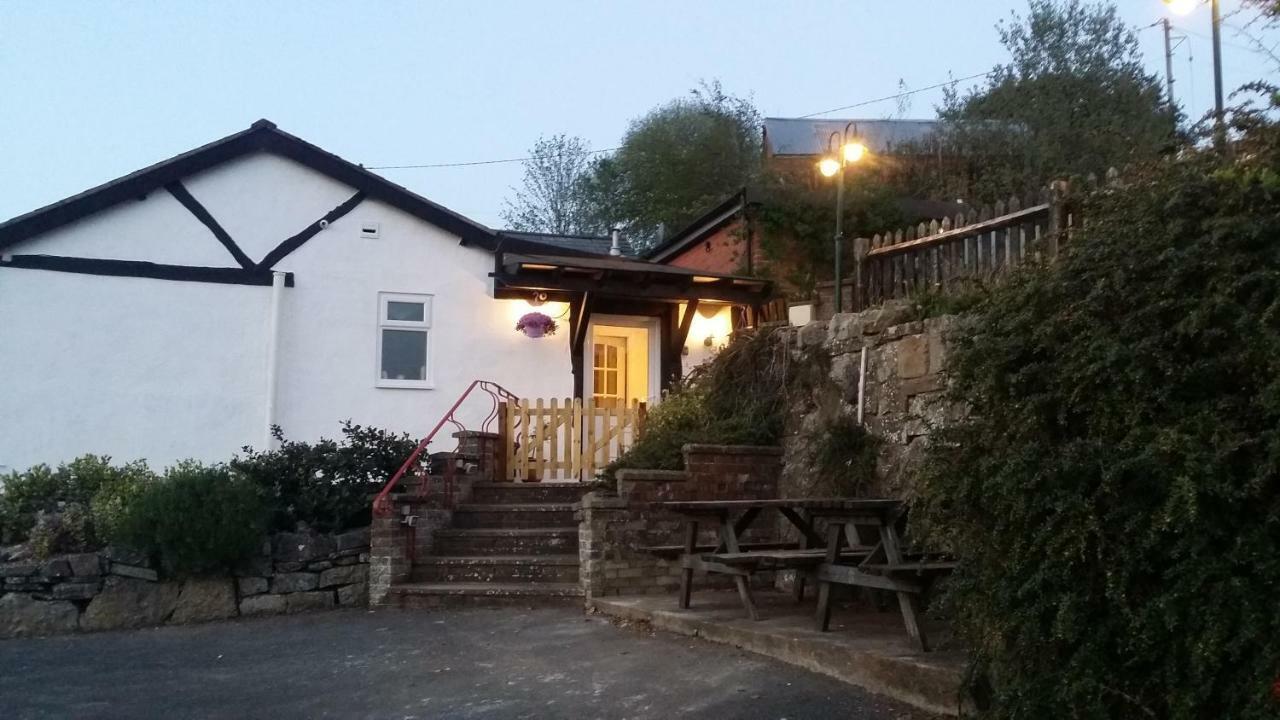 Welsh Row House Apartment Llandegla Екстериор снимка